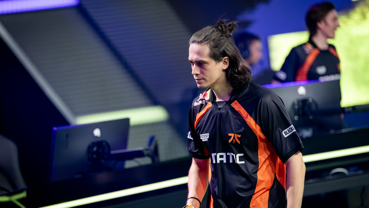 FNATIC-spillere på VCT EMEA-scenen mod GIANTX