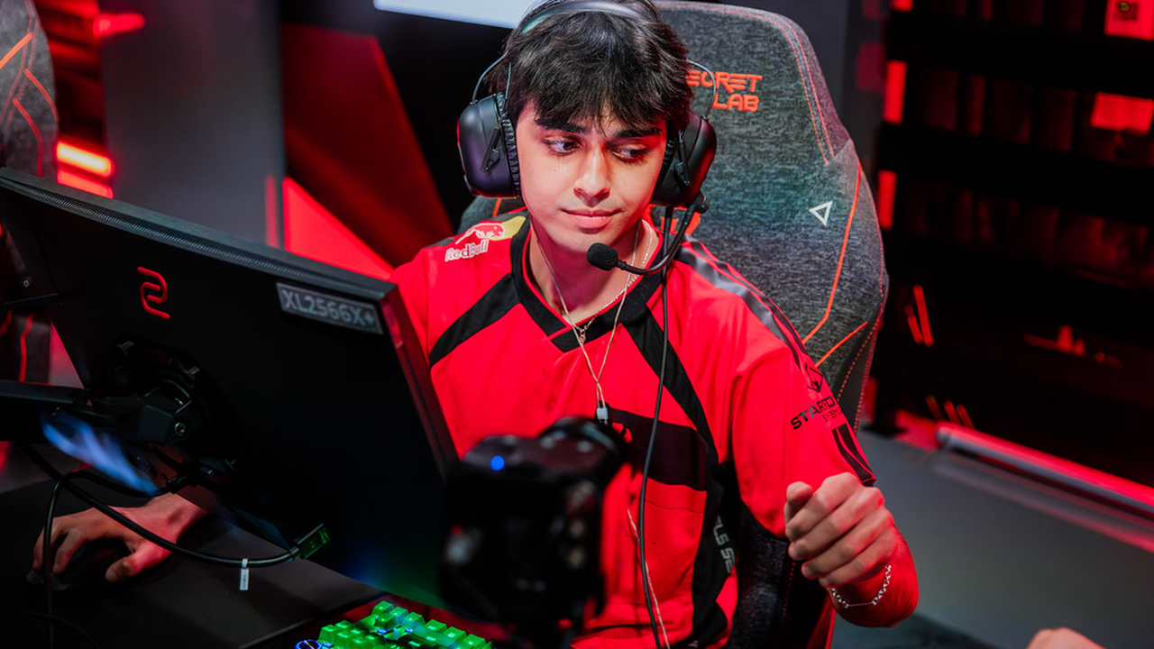 Jugador de VCT Americas en su escritorio durante un partido