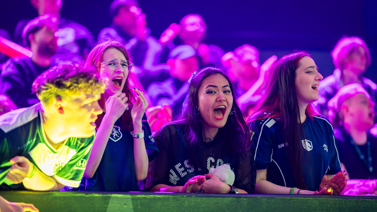 VCT EMEA-fans, der ser fra første række