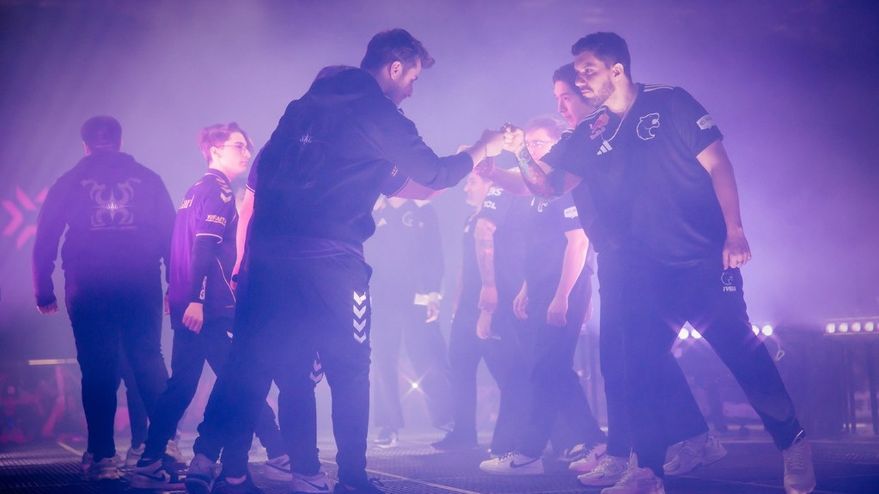 Los jugadores de FURIA Valorant se reúnen en el escenario