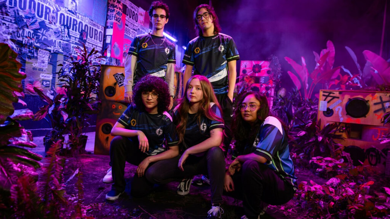 Evil Geniuses Game Changers players pose together