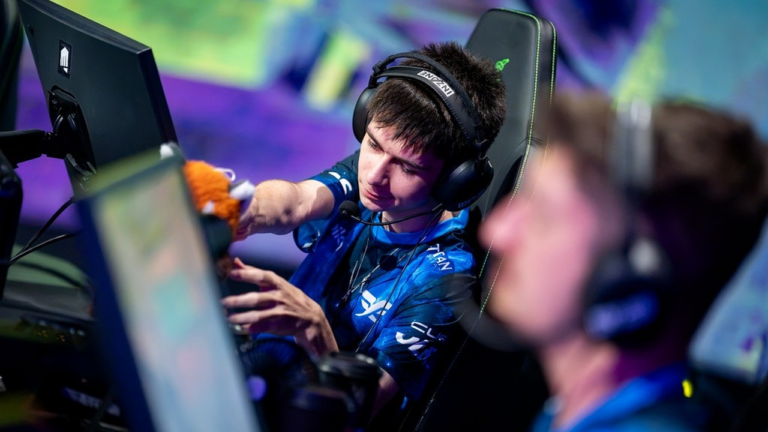 Fire Flux beat Team Heretics after losing the first map