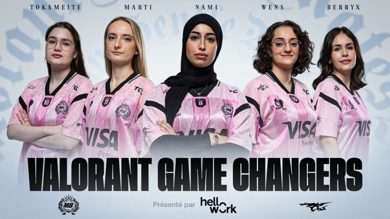 Cinq joueurs de Gentle Mates GC posent ensemble en maillots roses