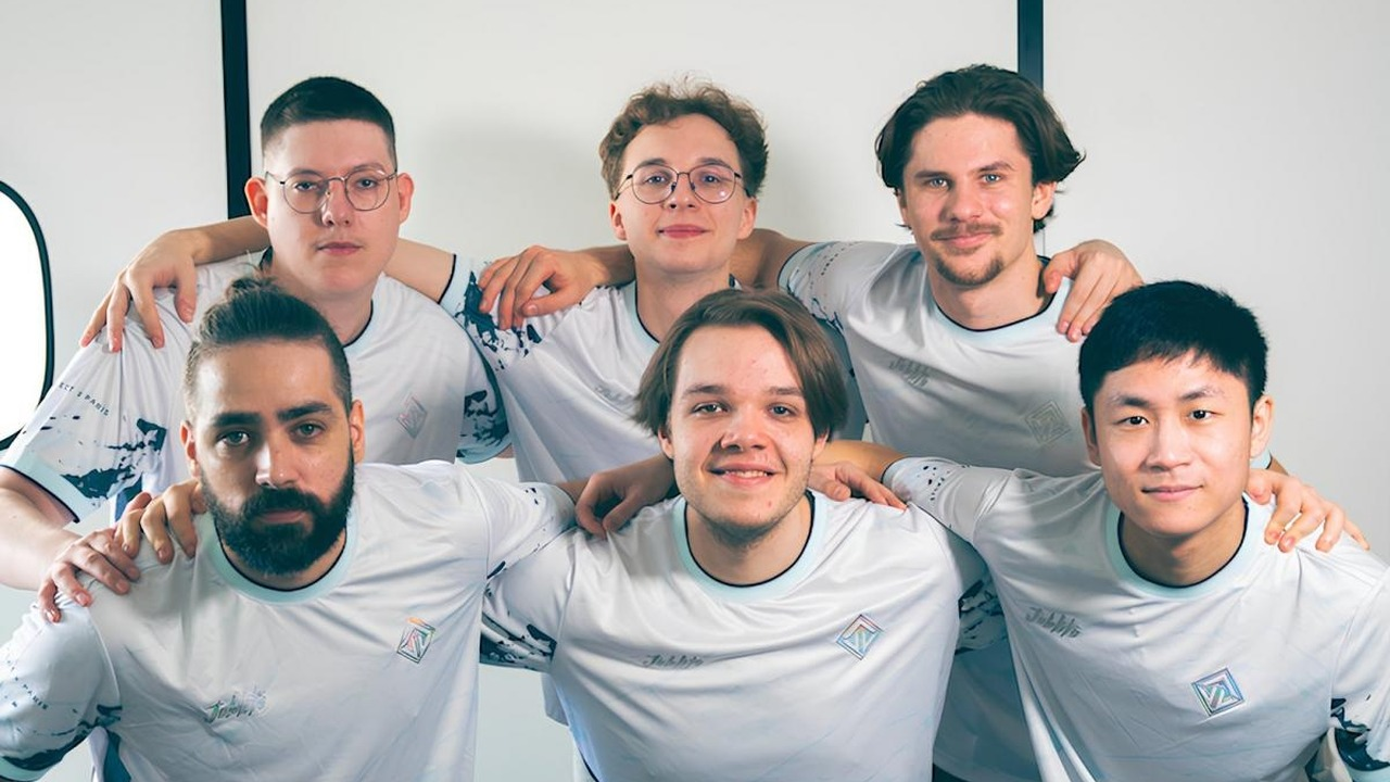 Joblife Valorant players pose together in team clothing