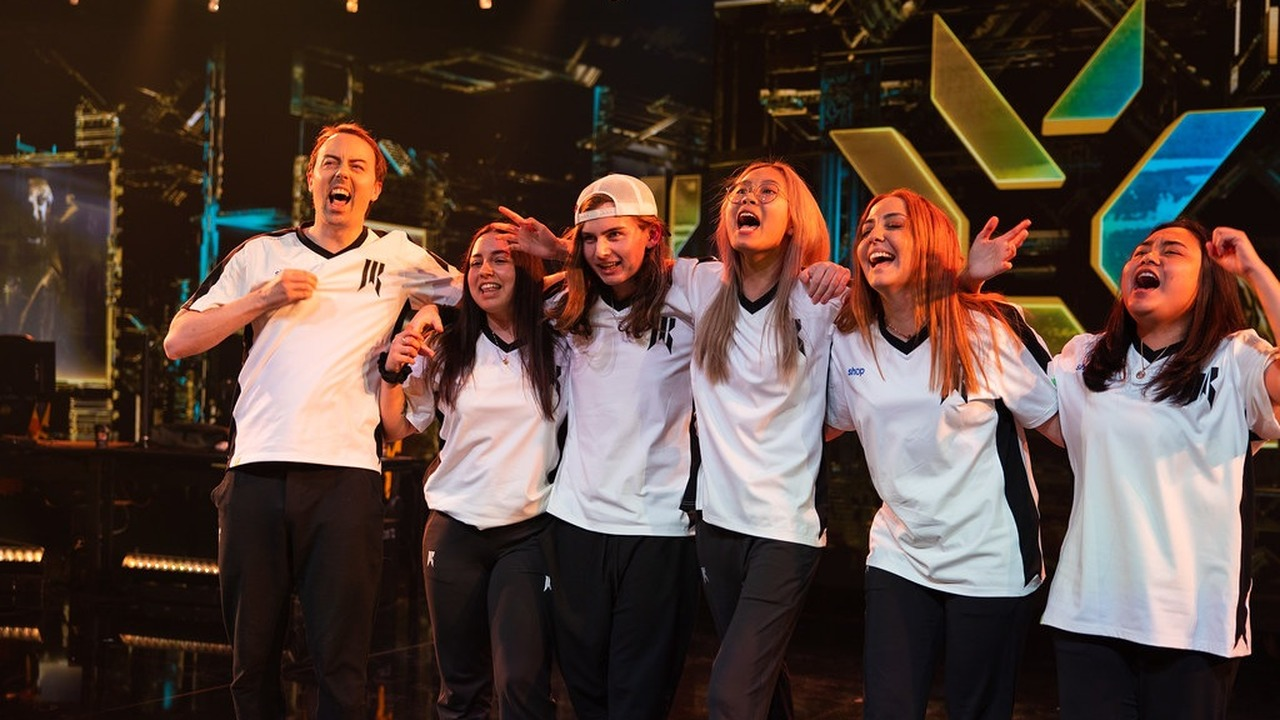 Shopify Rebellion Gold players celebrate together on stage