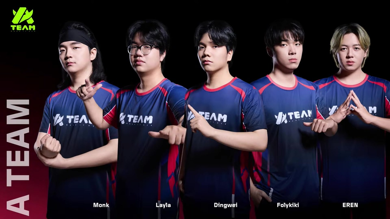 Fem A Team-spillere står samlet i VCT China-draktene sine